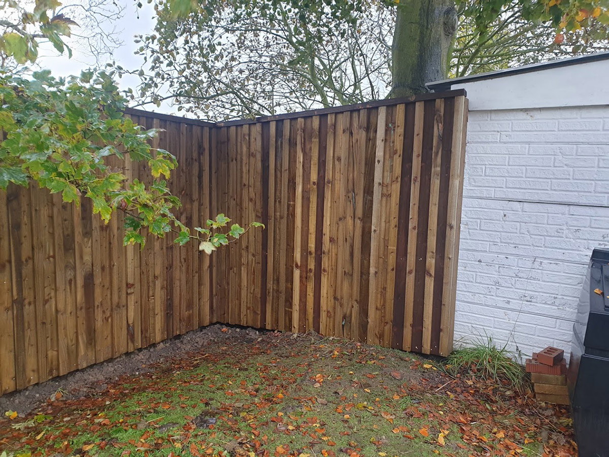 2.1m Reflective Domestic Acoustic Corner Fencing